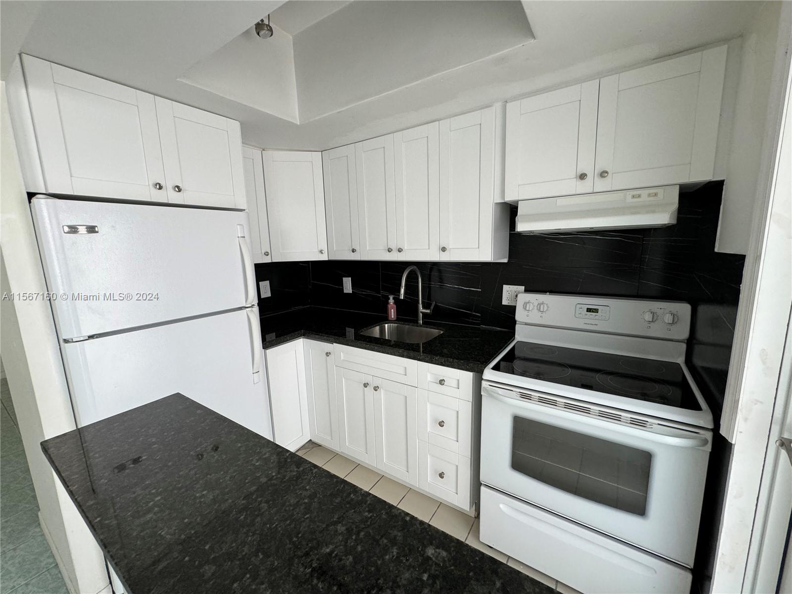 2430 NE 135th St # 205
