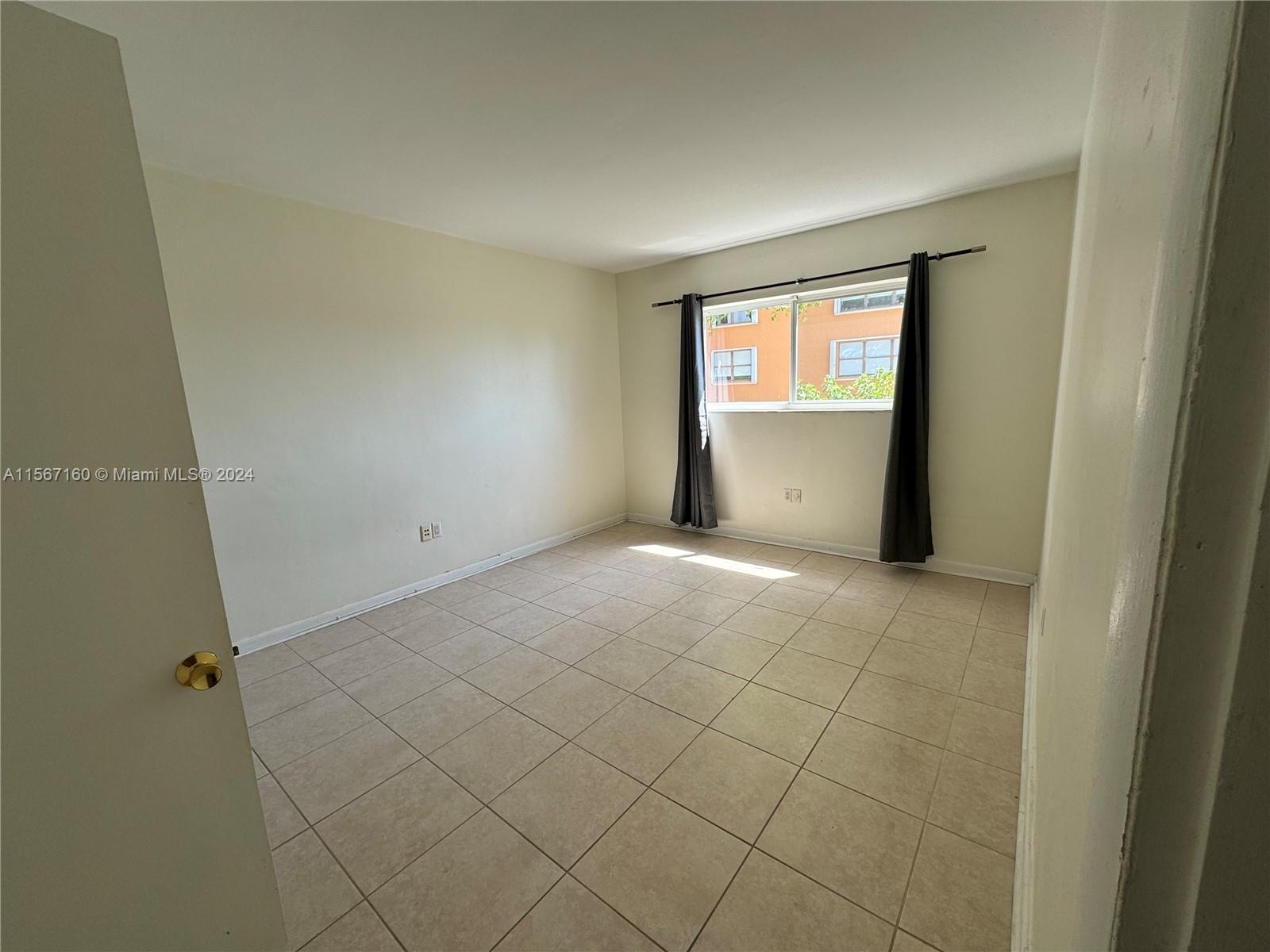 2430 NE 135th St # 205