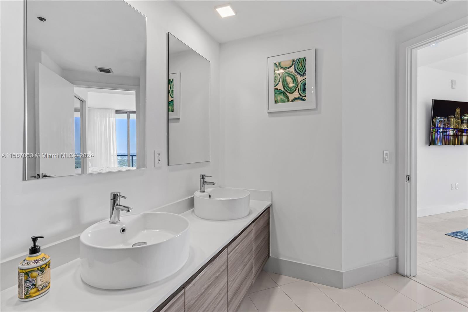 121 NE 34th St # 3116