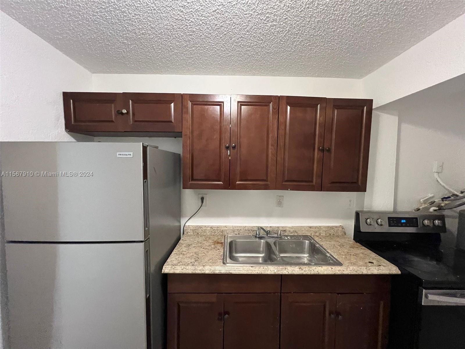 715 NW 15th Ter # 3