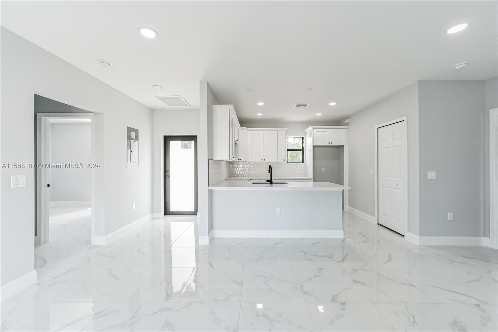 636 Eisenhower Blvd