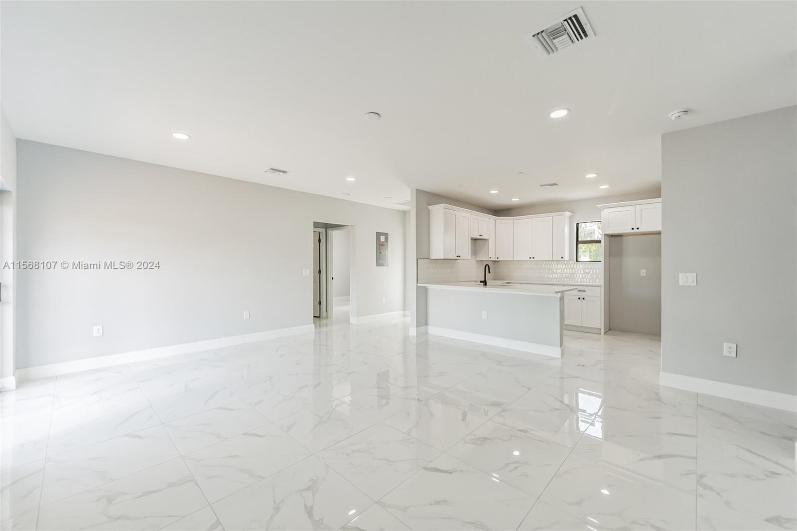 636 Eisenhower Blvd