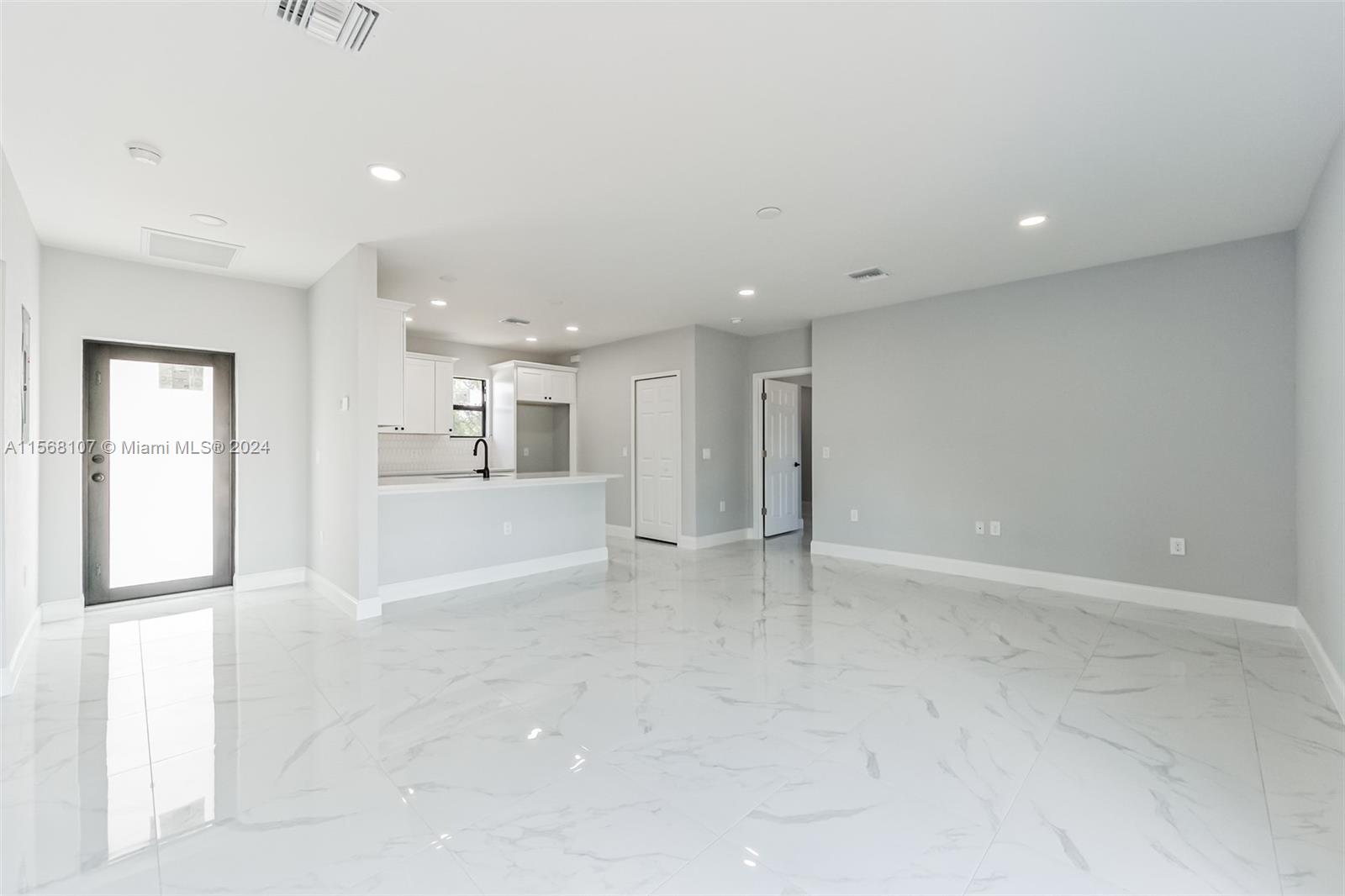 636 Eisenhower Blvd