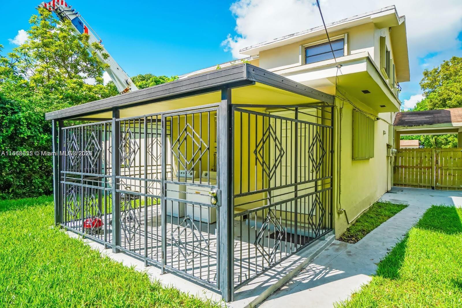 927 SW 15th Ave