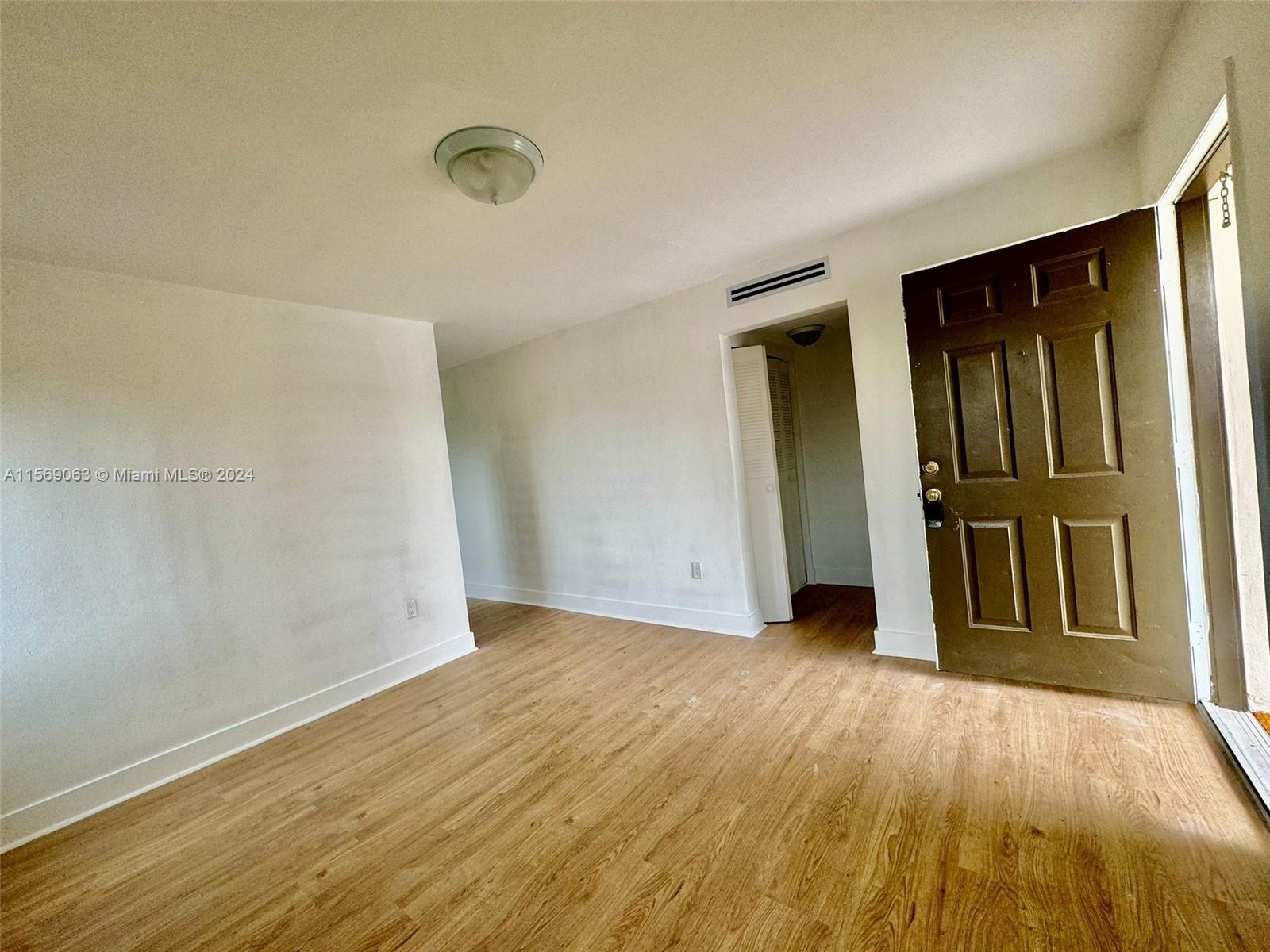 3520-22 SW 25th St