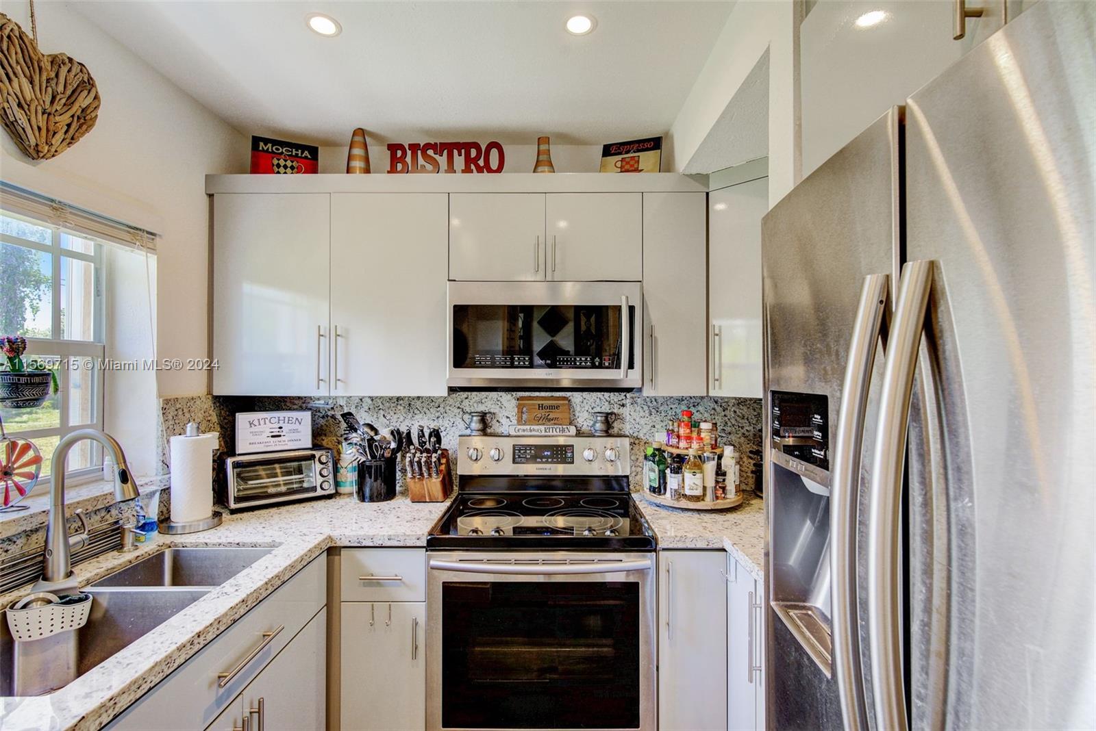 291 E 4th Ave # 3
