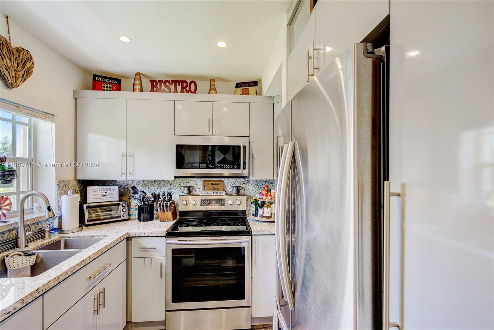 291 E 4th Ave # 3