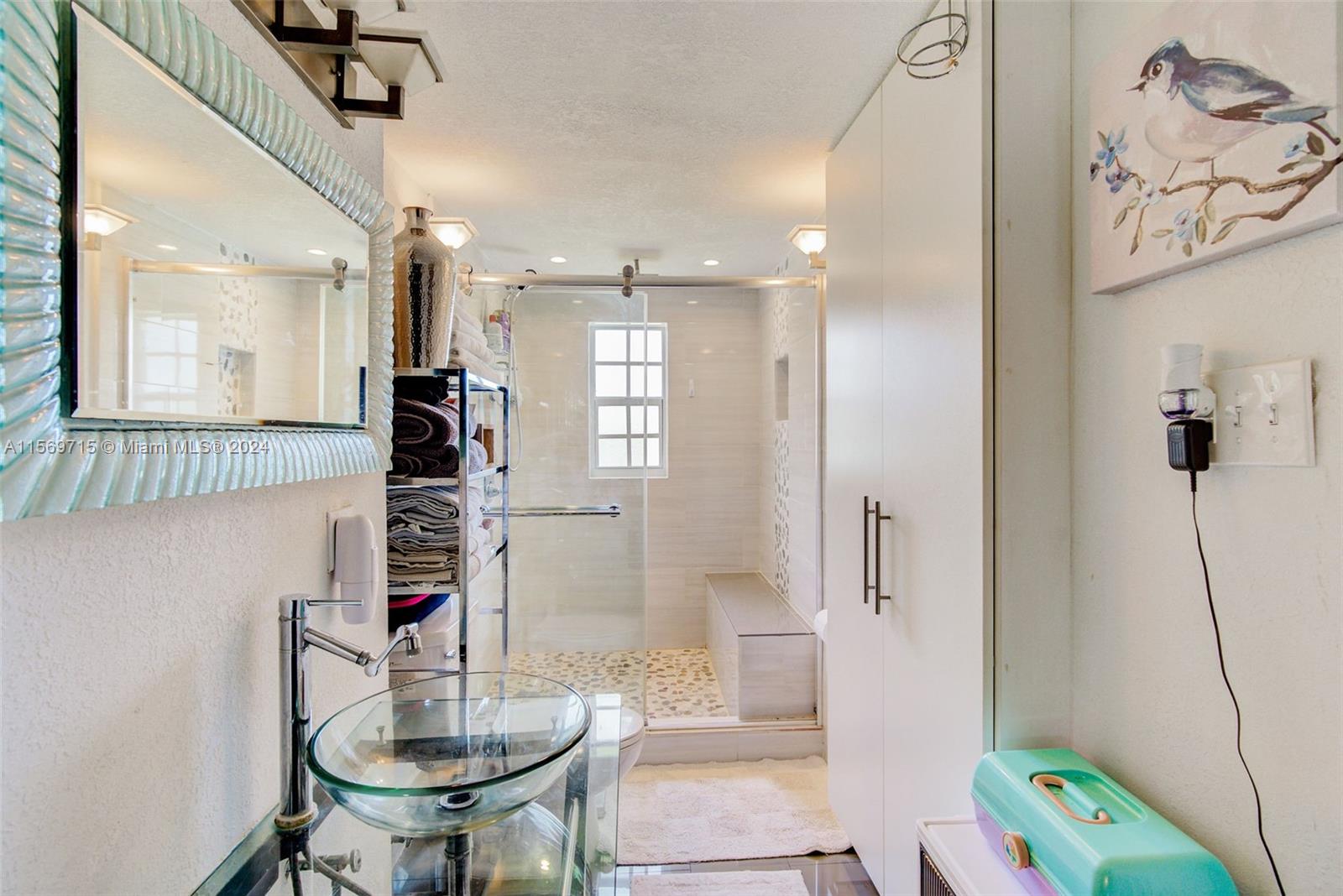 291 E 4th Ave # 3