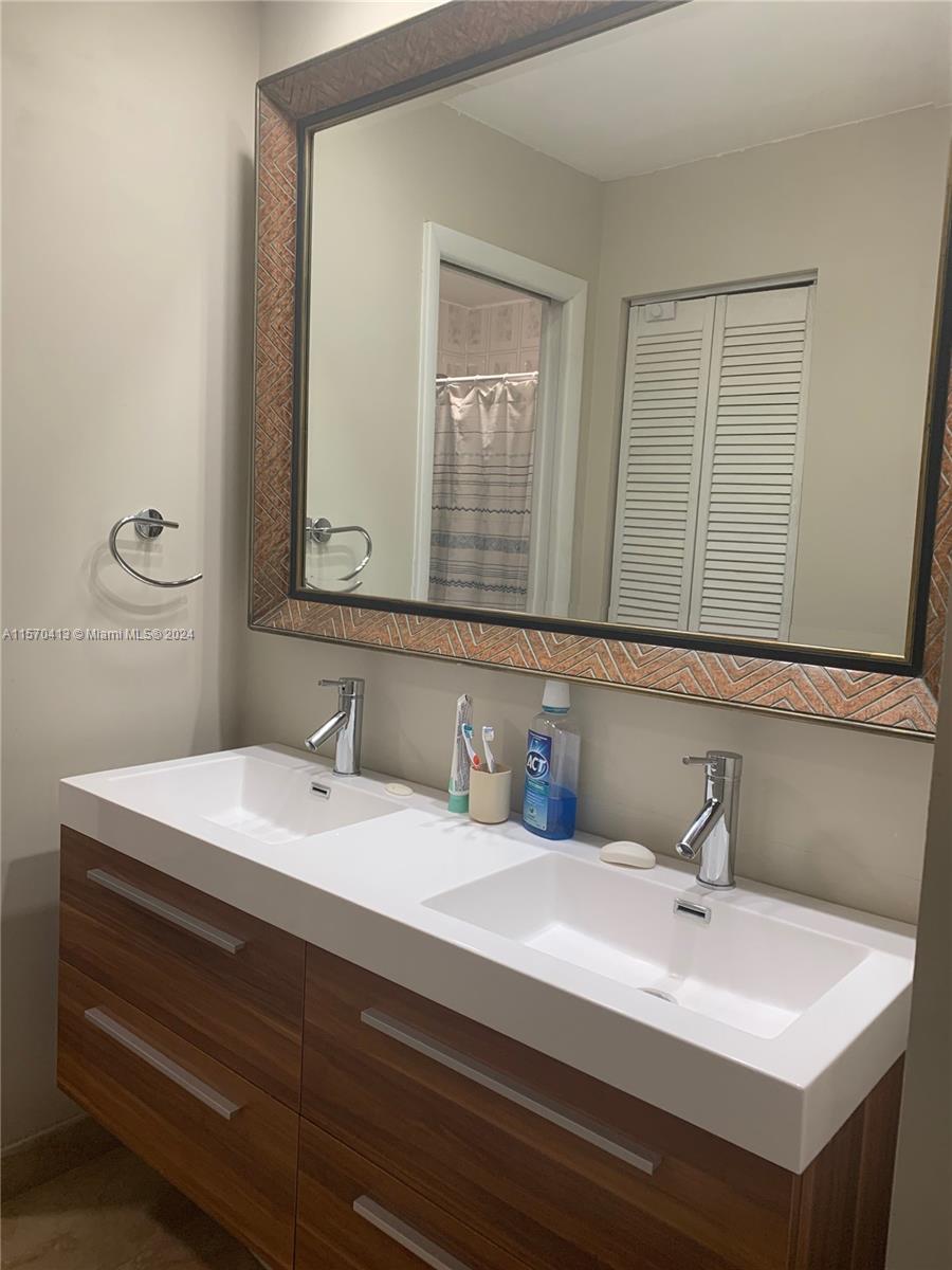 3910 Estepona Ave Unit: 8D5