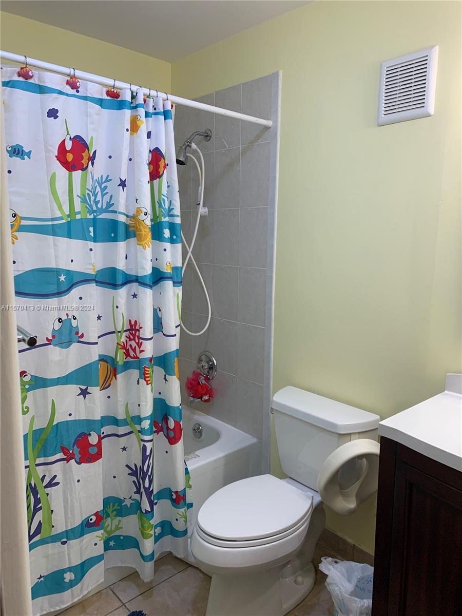 3910 Estepona Ave Unit: 8D5