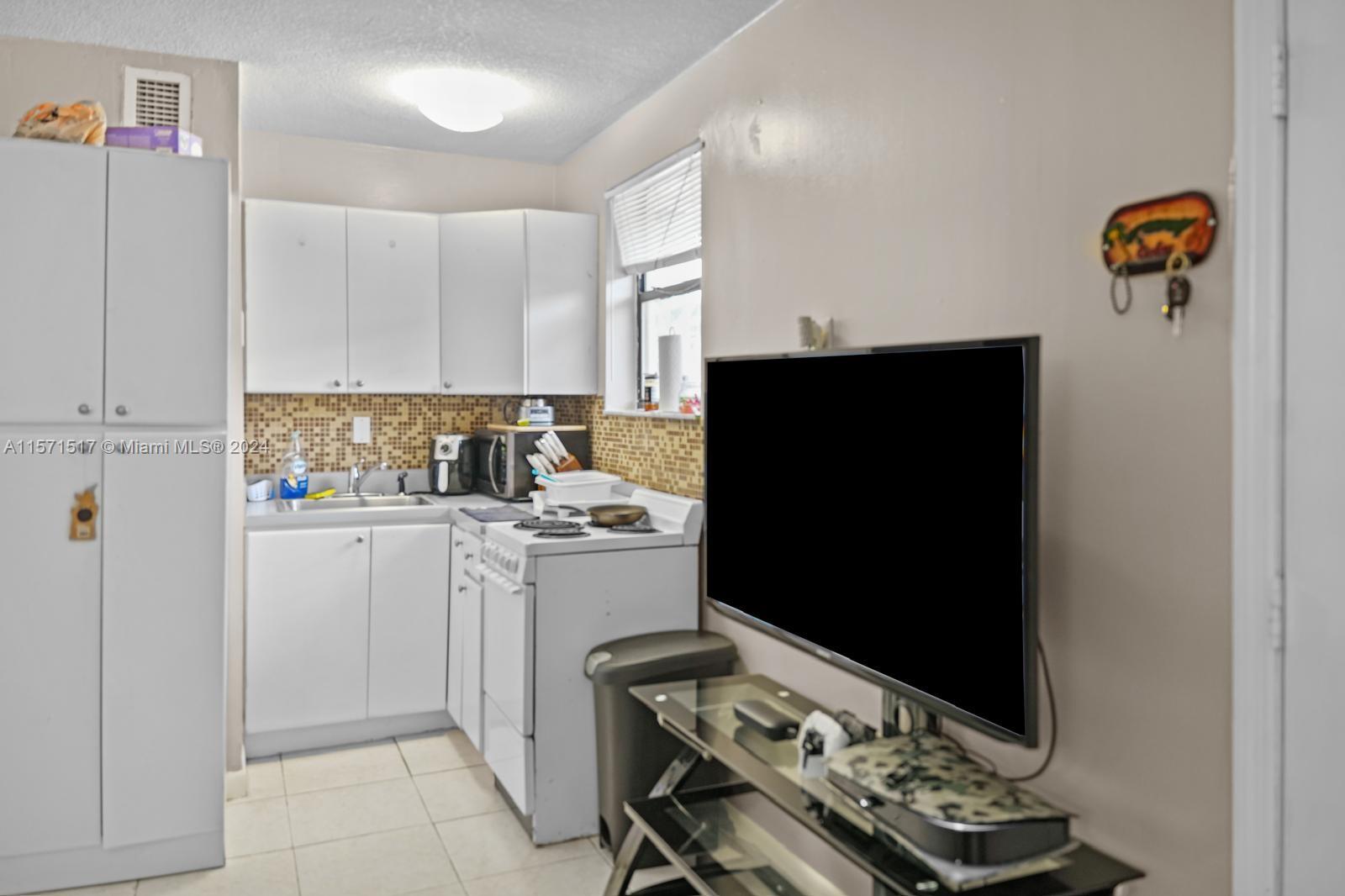 19310 NW 48th Ct Unit: Right Unit