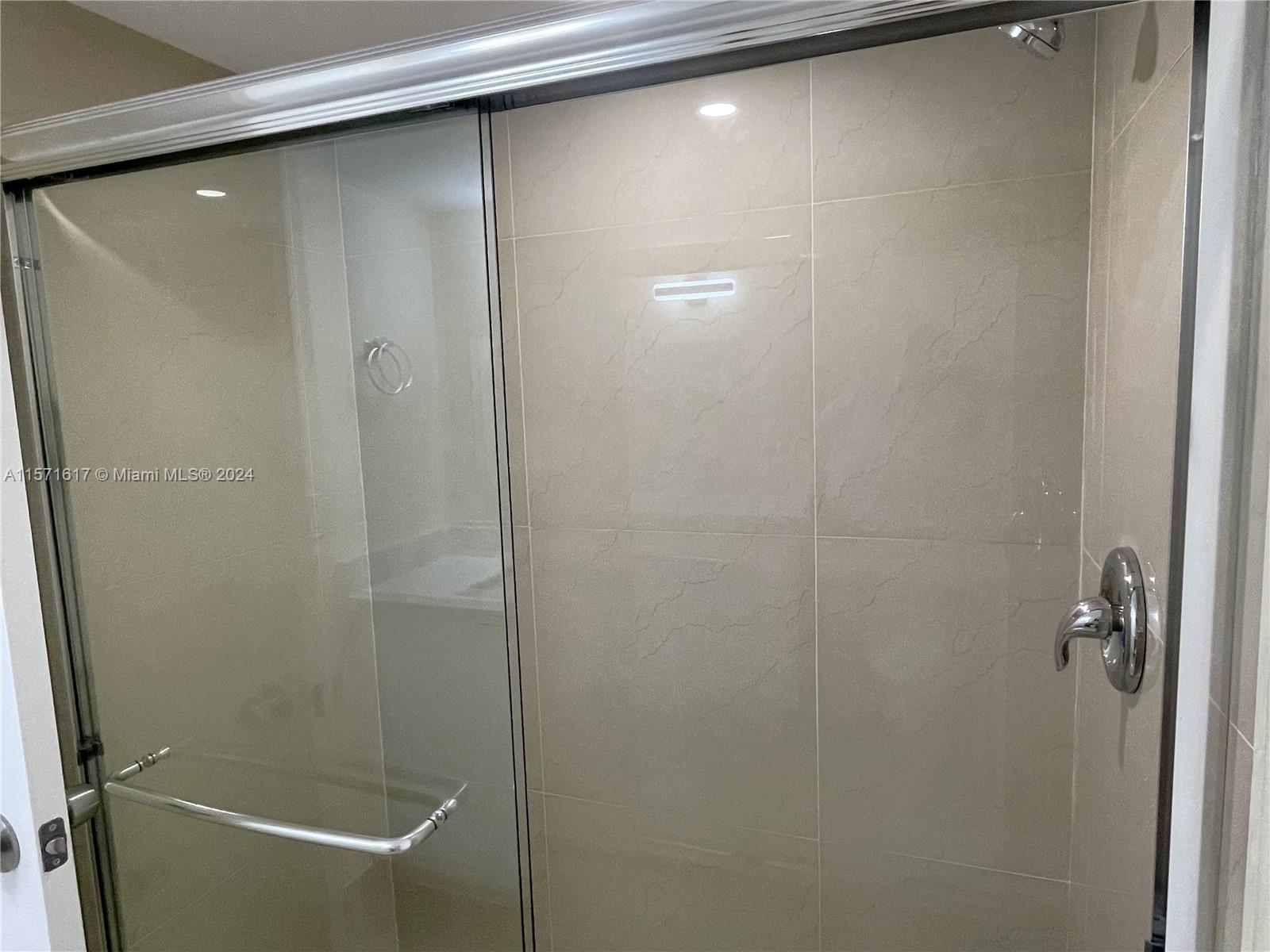 16851 NE 23rd Ave # 521 Unit: B-521