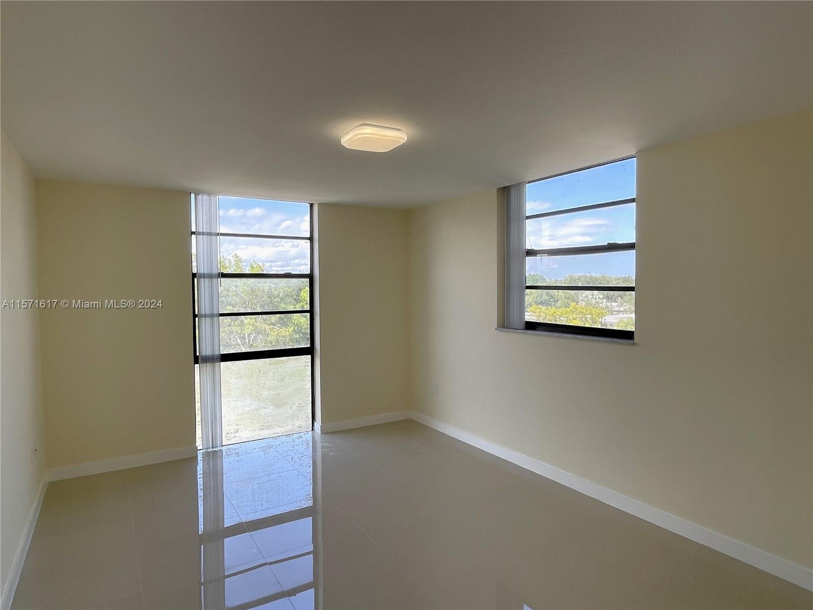 16851 NE 23rd Ave # 521 Unit: B-521