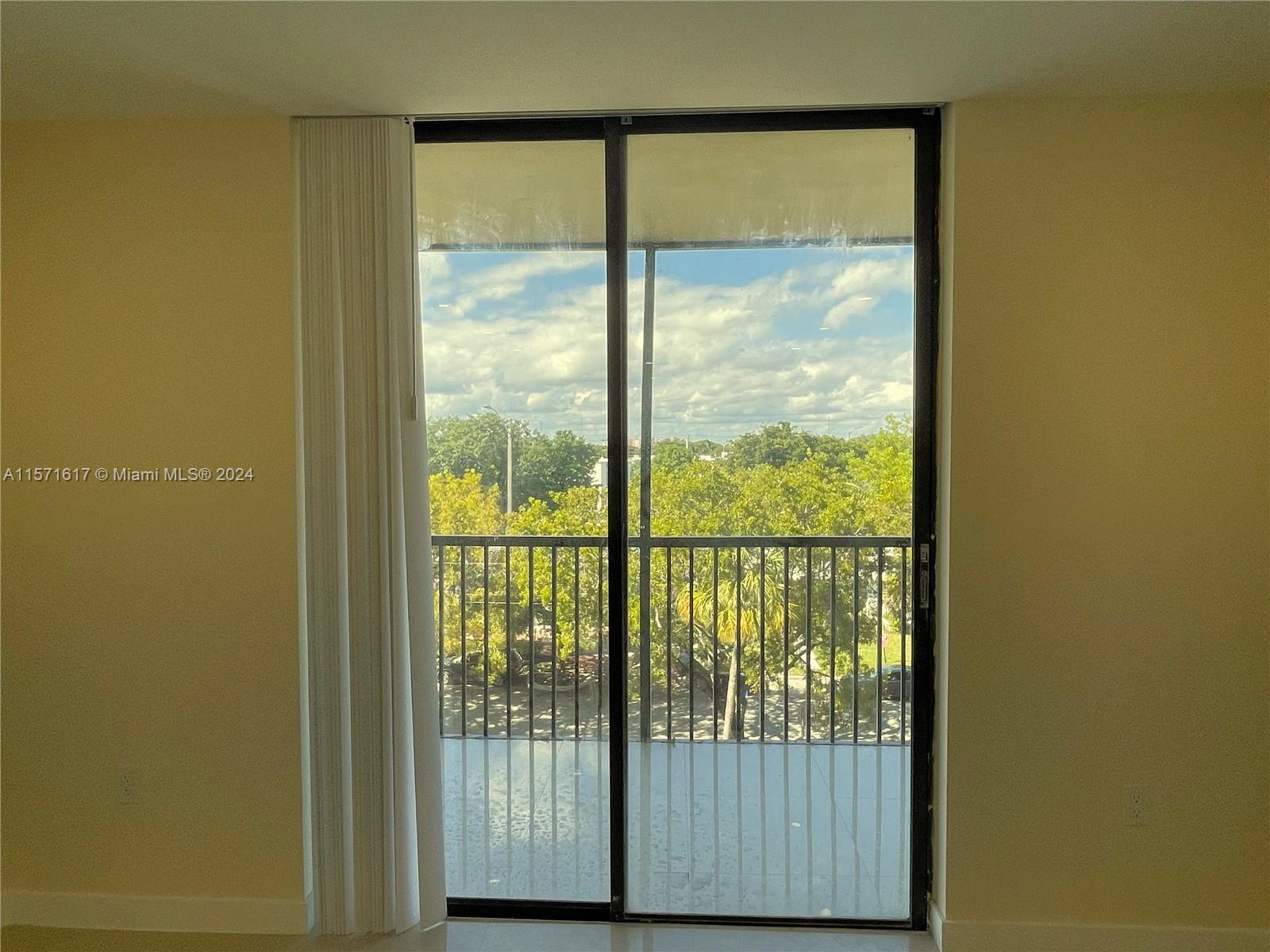 16851 NE 23rd Ave # 521 Unit: B-521