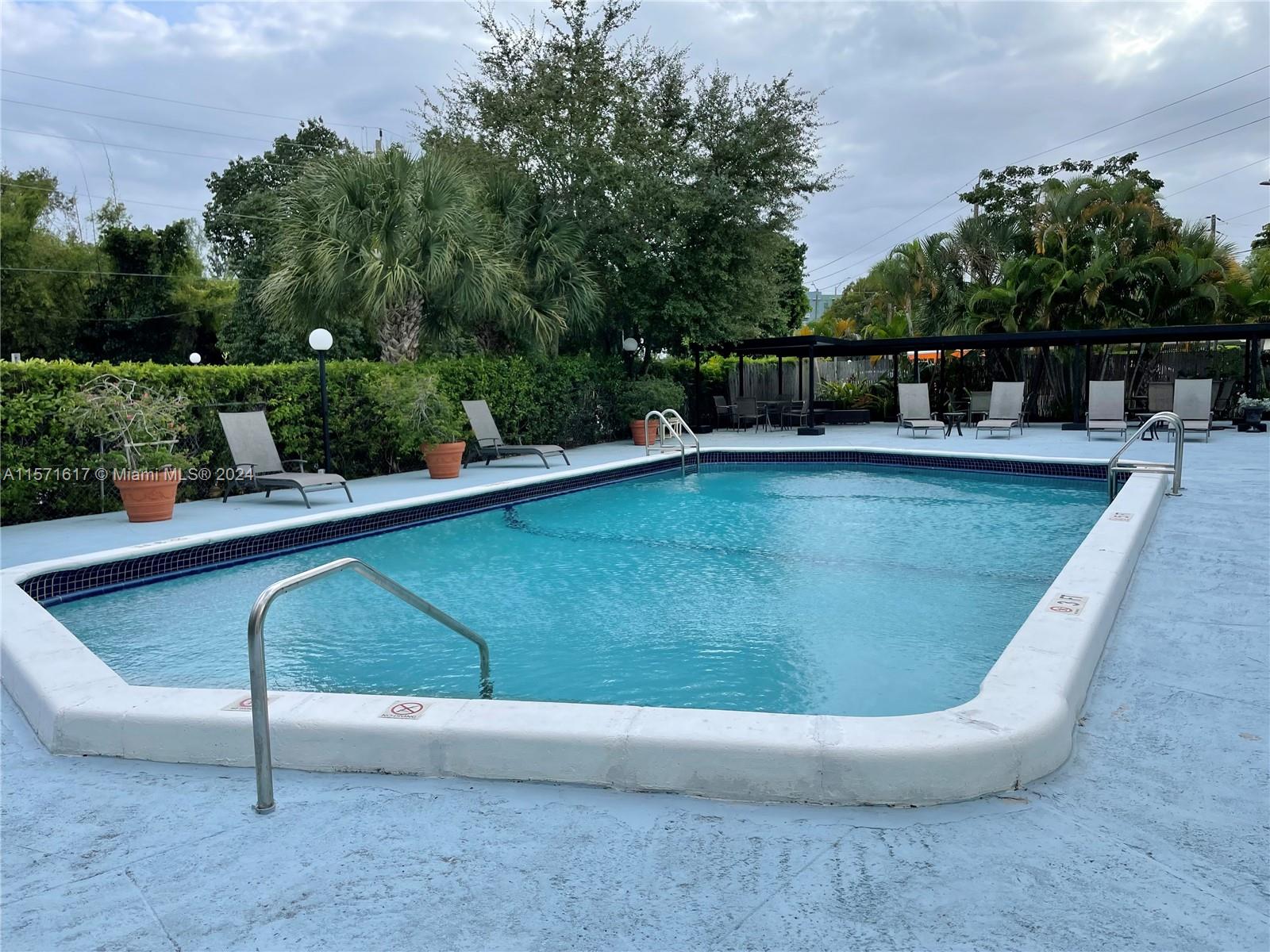 16851 NE 23rd Ave # 521 Unit: B-521