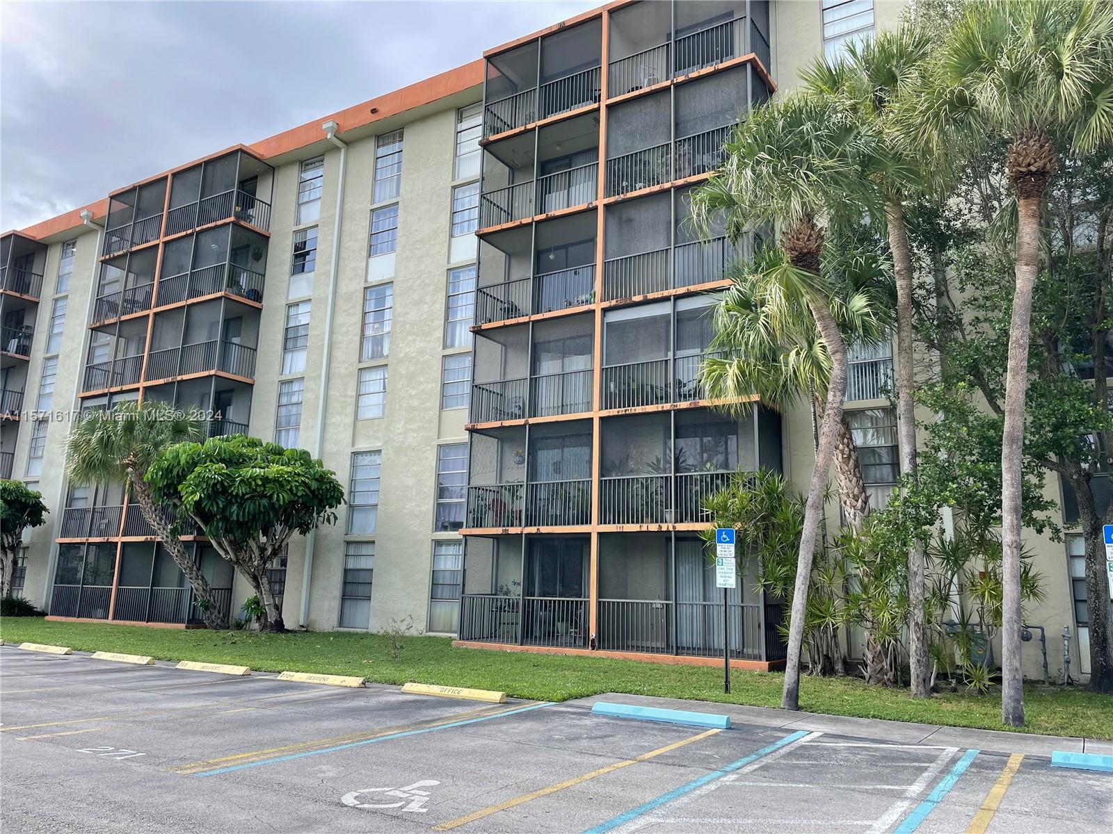 16851 NE 23rd Ave # 521 Unit: B-521