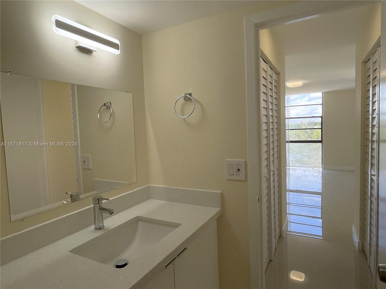 16851 NE 23rd Ave # 521 Unit: B-521