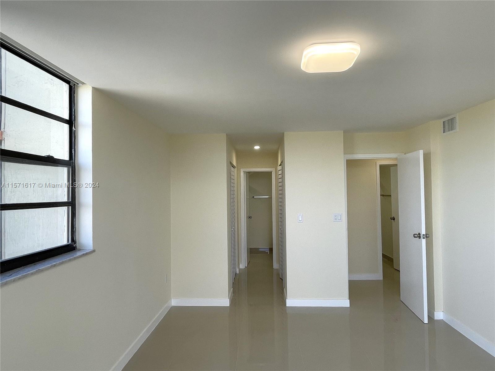 16851 NE 23rd Ave # 521 Unit: B-521