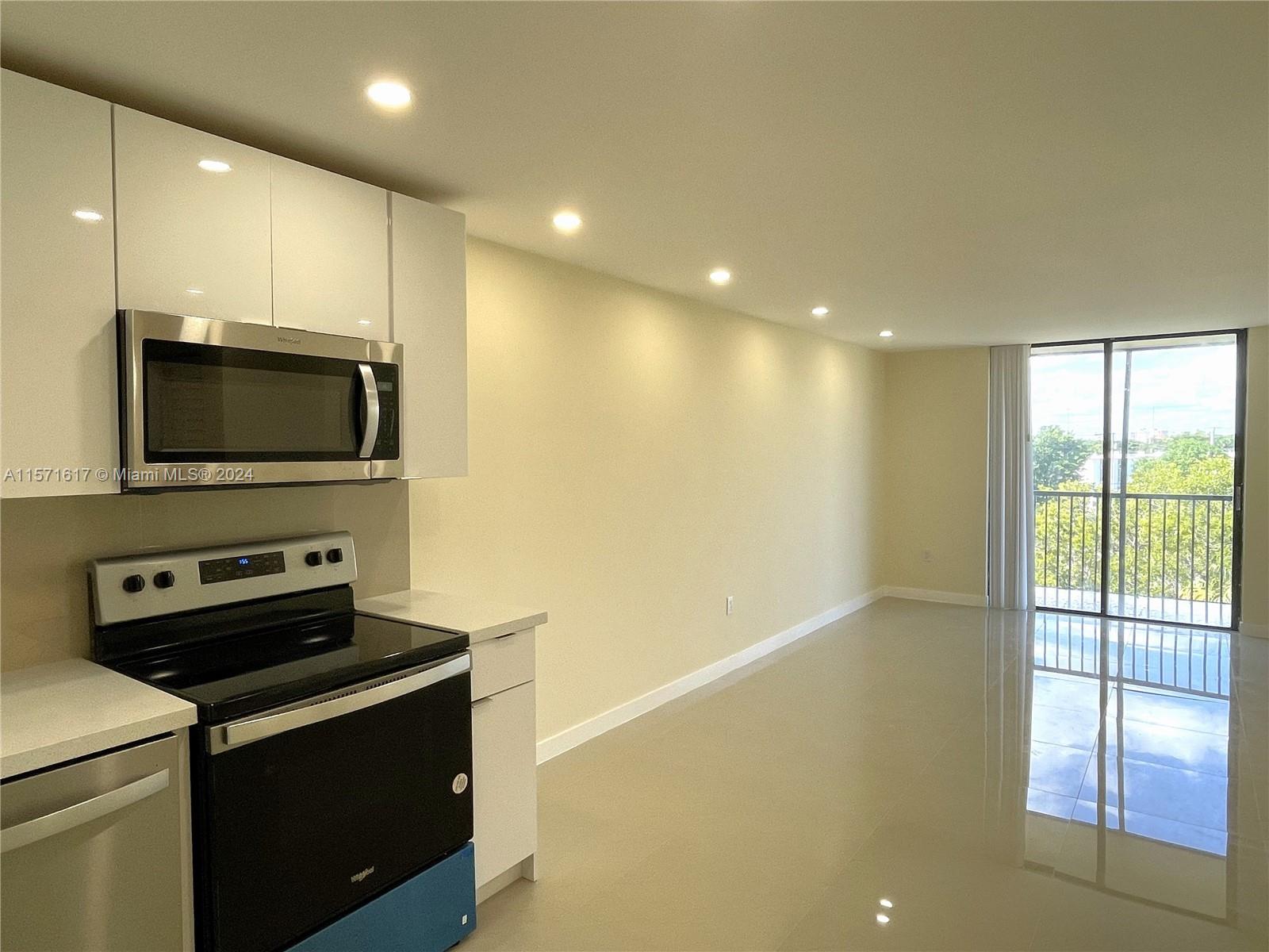 16851 NE 23rd Ave # 521 Unit: B-521