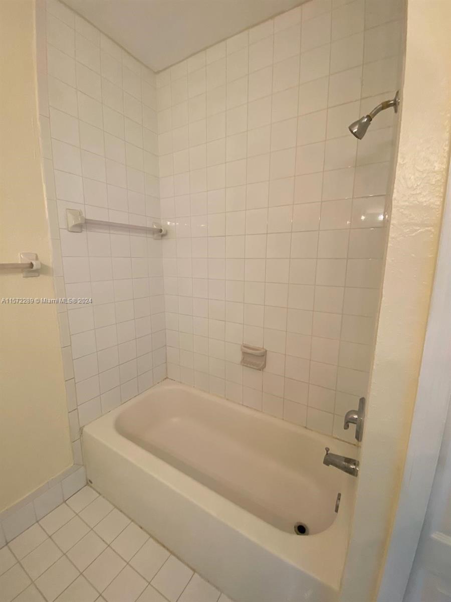 1663 SE 27th Dr # 100