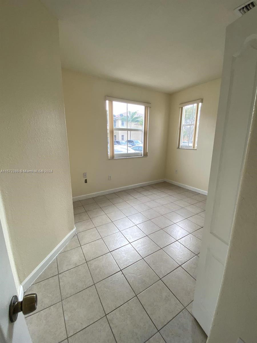 1663 SE 27th Dr # 100