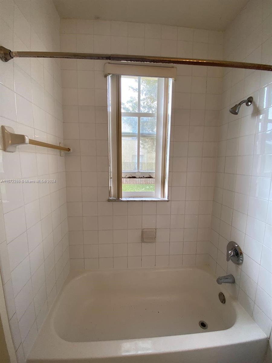 1663 SE 27th Dr # 100
