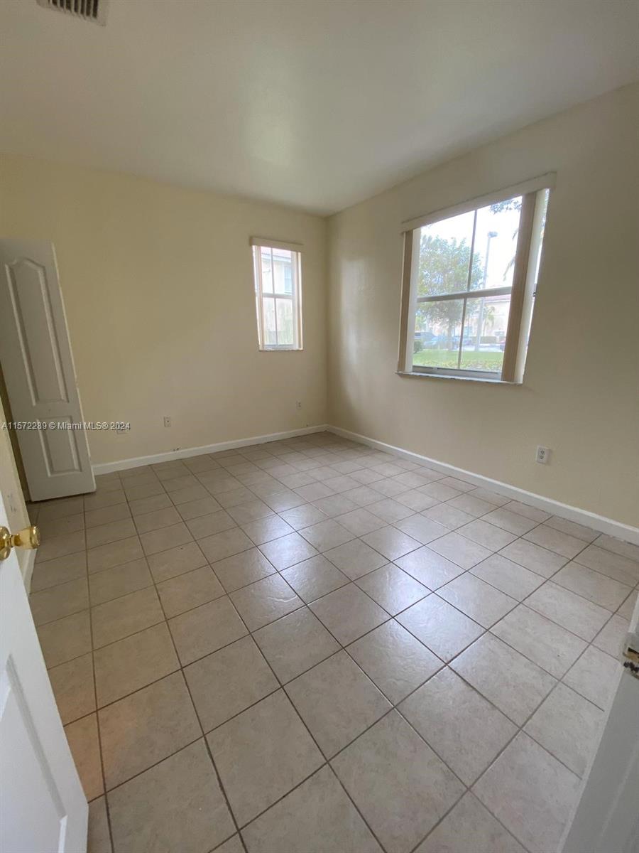 1663 SE 27th Dr # 100