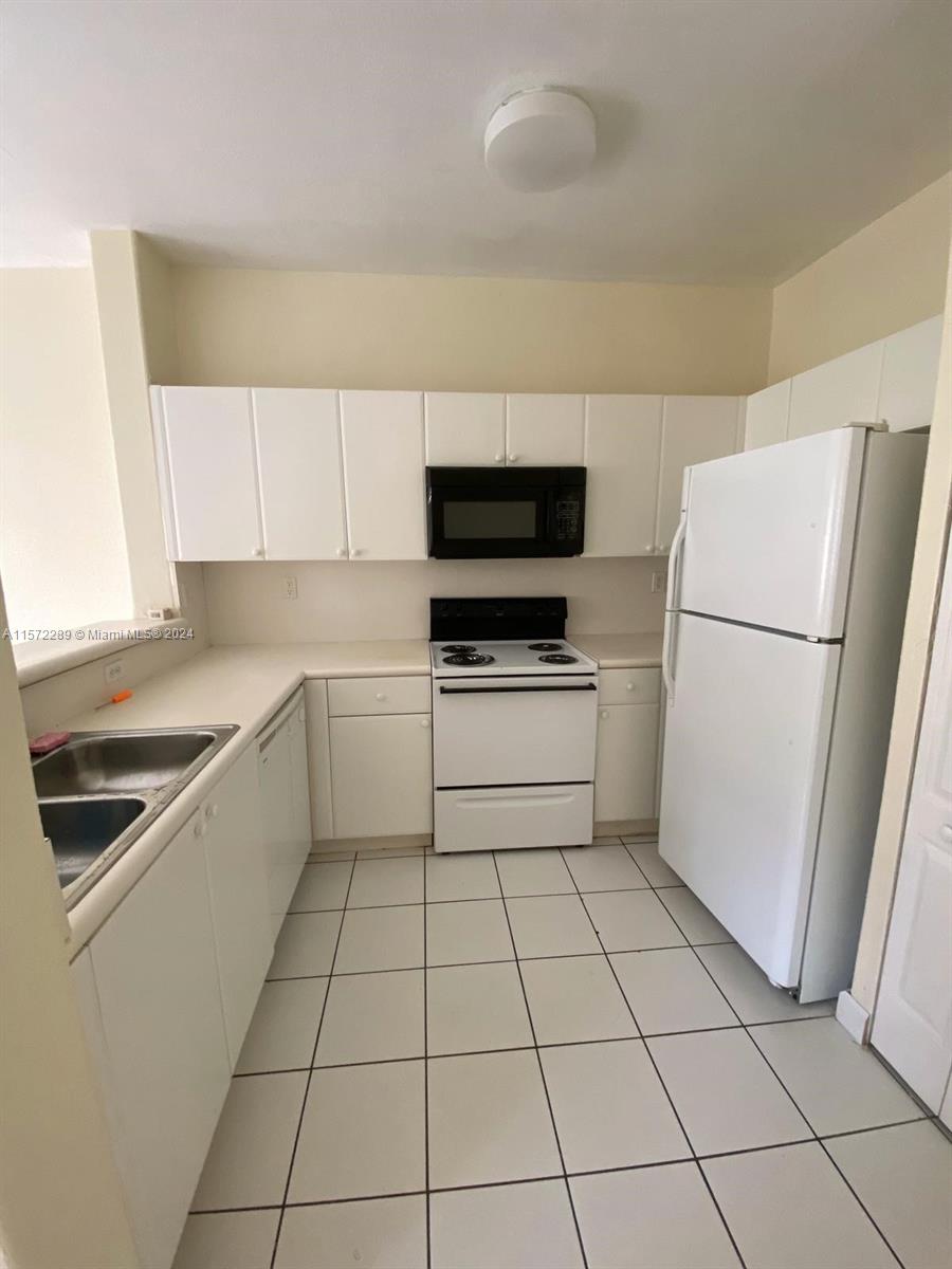 1663 SE 27th Dr # 100