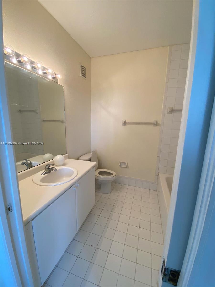 1663 SE 27th Dr # 100