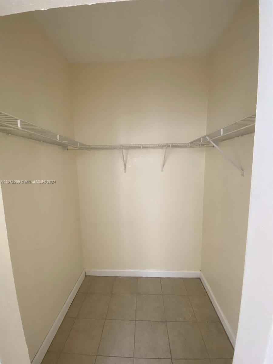 1663 SE 27th Dr # 100