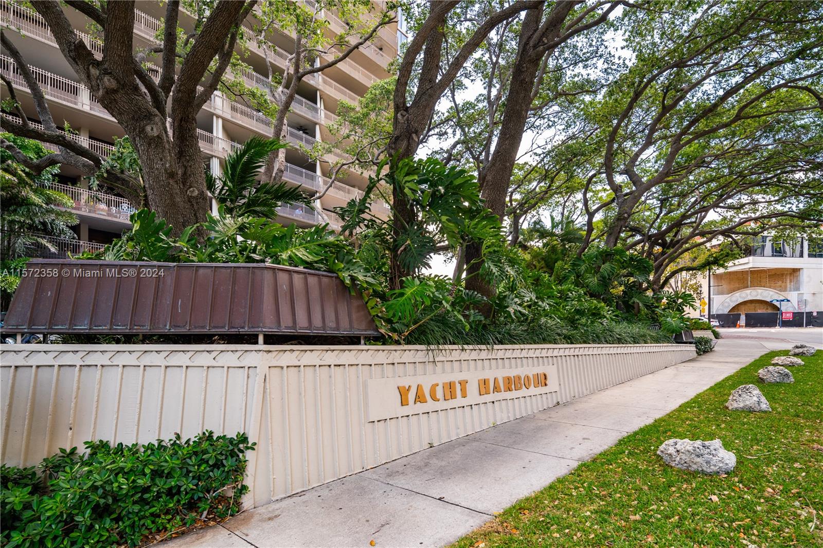 2901 S Bayshore Dr # 12E