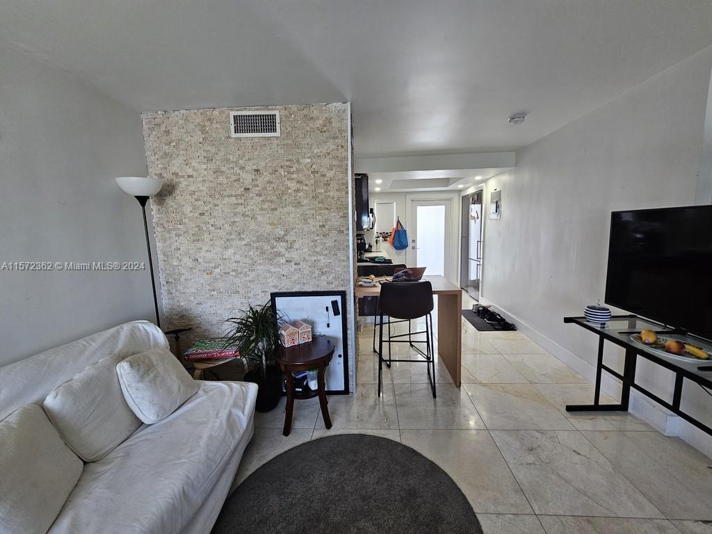 910 Jefferson Ave # 4B