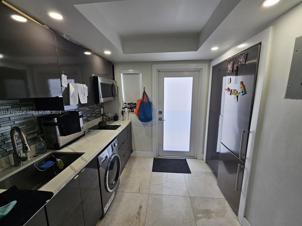 910 Jefferson Ave # 4B