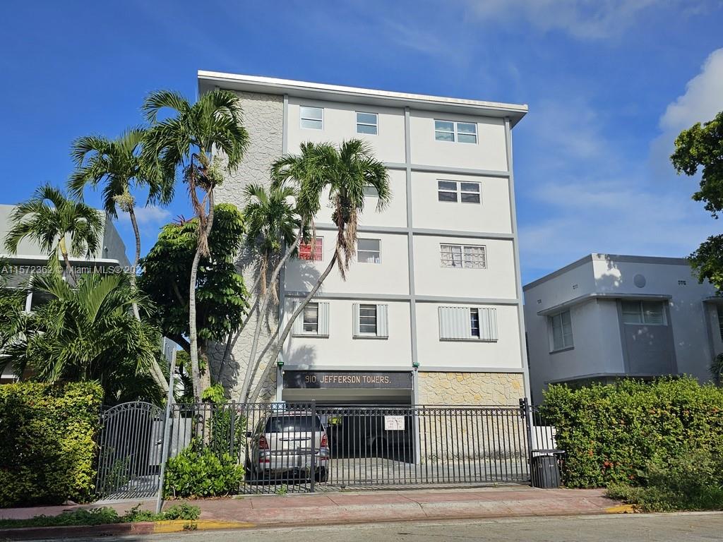 910 Jefferson Ave # 4B