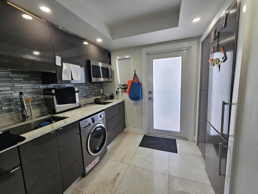 910 Jefferson Ave # 4B