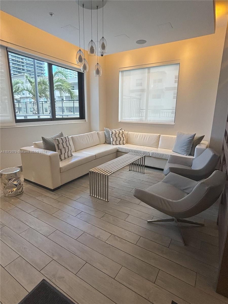999 SW 1st Ave # 2515
