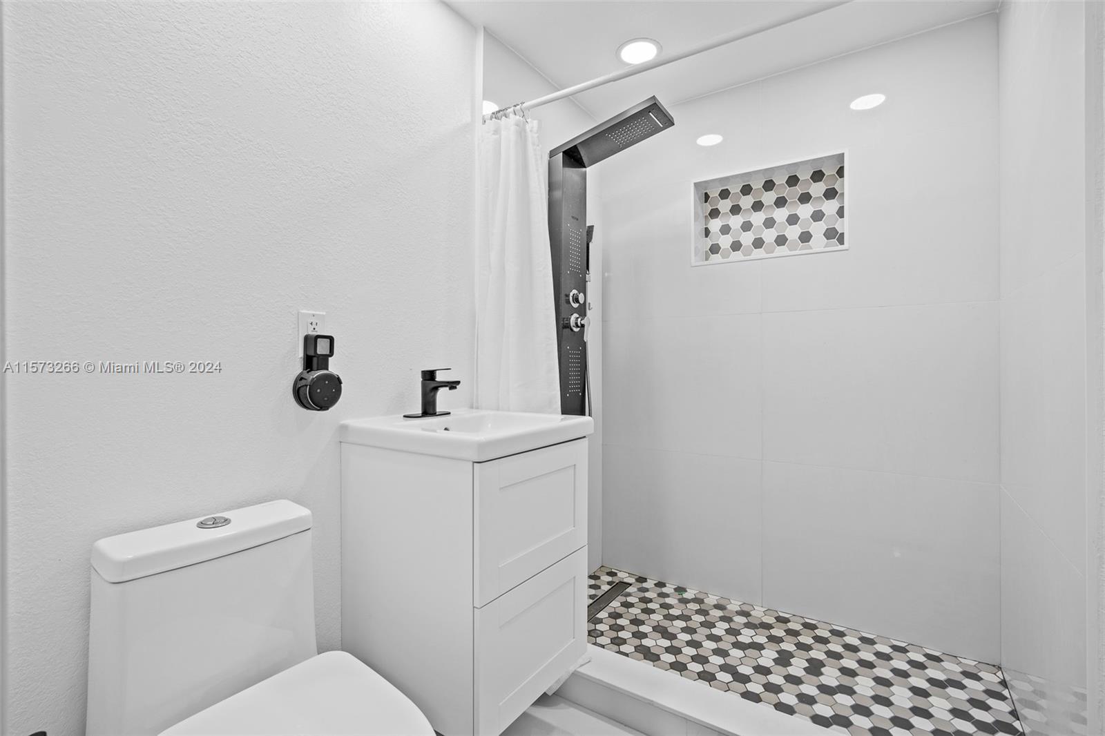 23 Miami Gardens Rd
