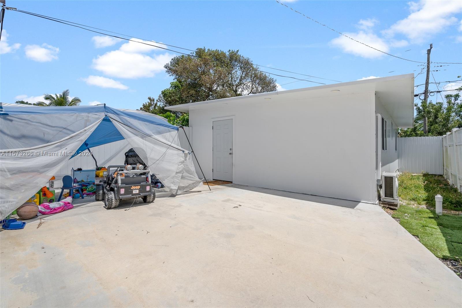 23 Miami Gardens Rd