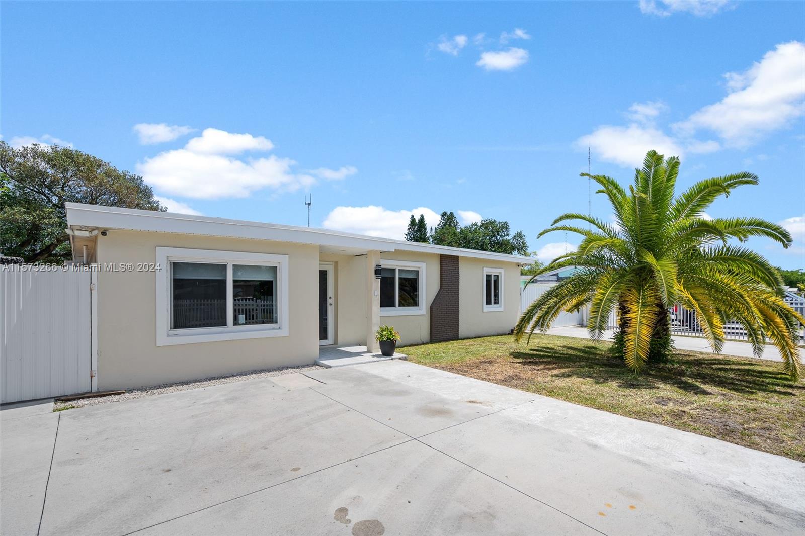 23 Miami Gardens Rd