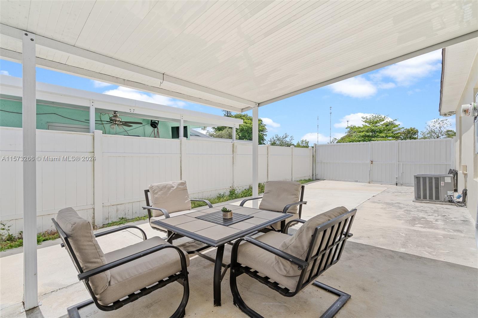 23 Miami Gardens Rd