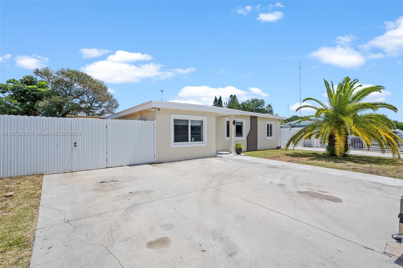 23 Miami Gardens Rd