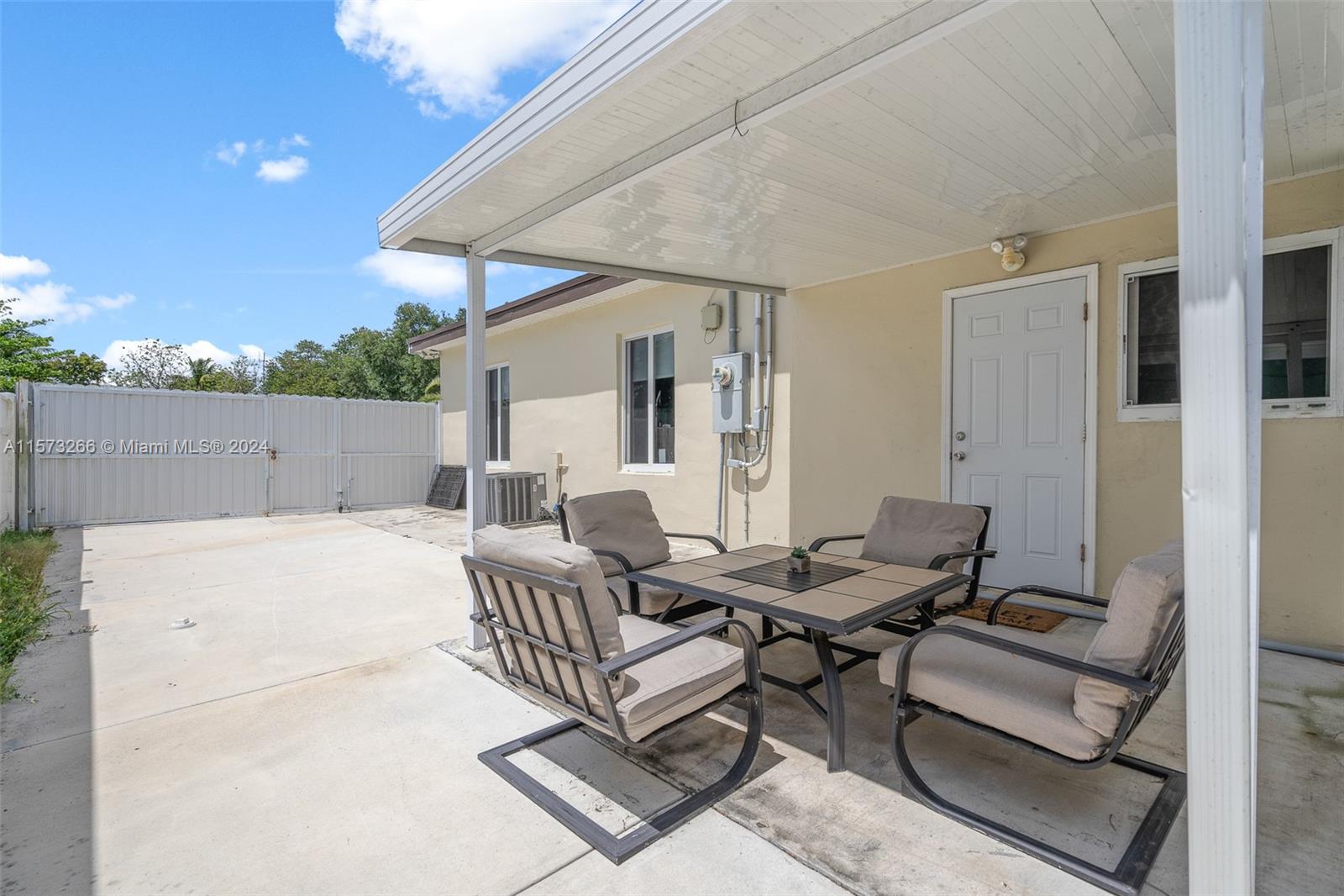23 Miami Gardens Rd