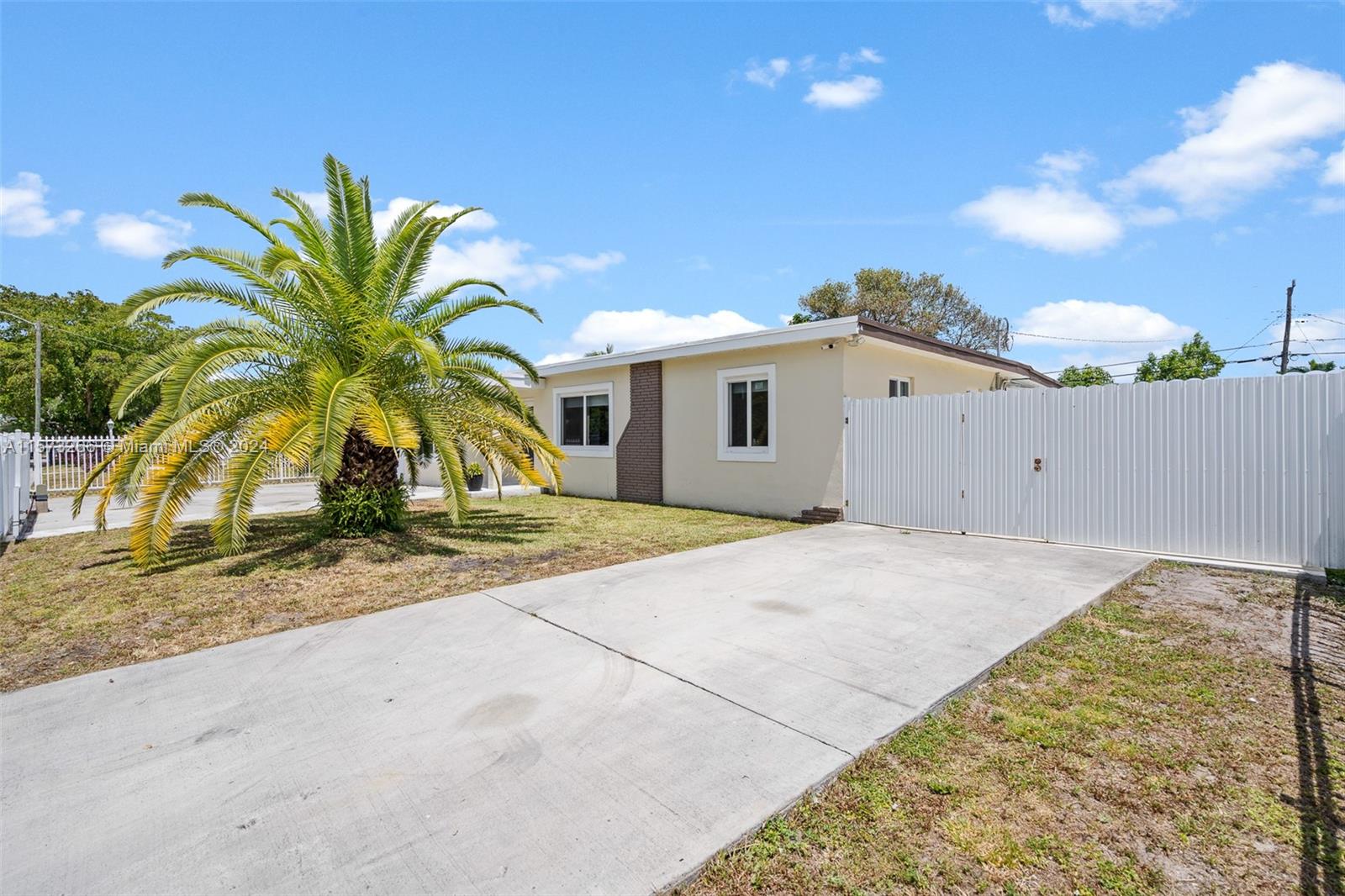 23 Miami Gardens Rd