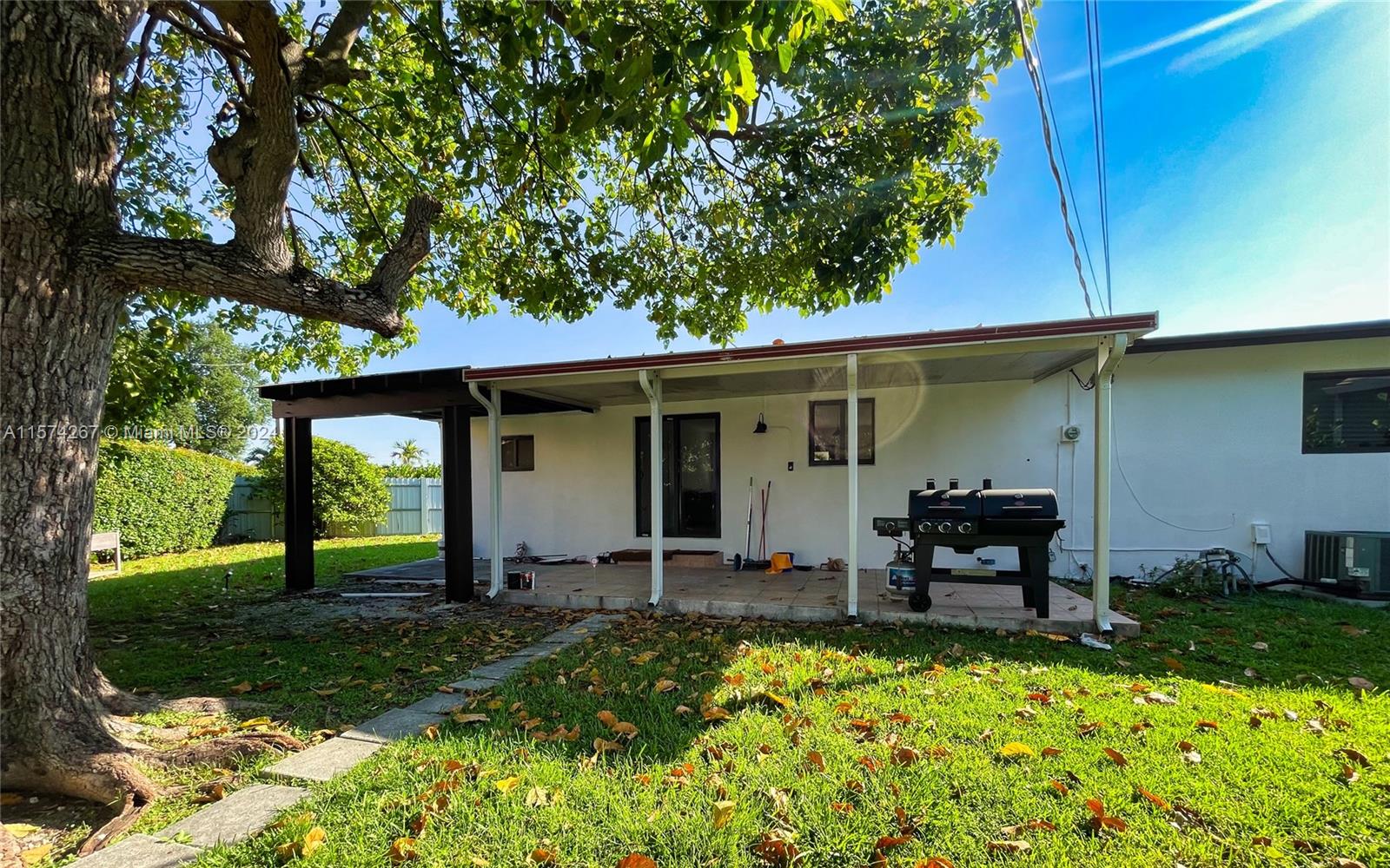 7040 SW 17th Ter