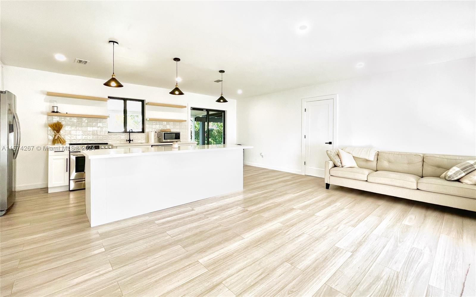 7040 SW 17th Ter