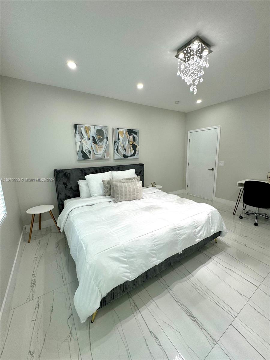 313 SW 7th Ct