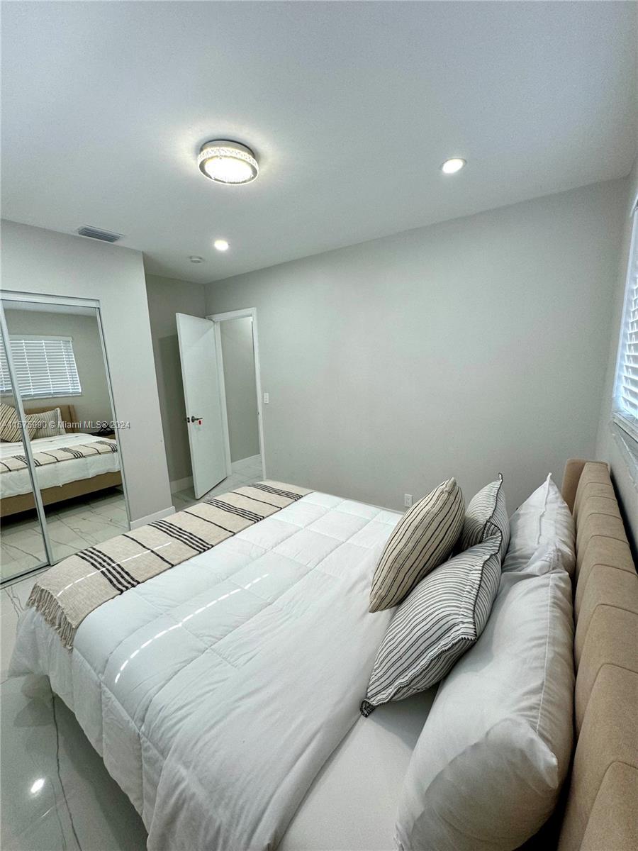 313 SW 7th Ct