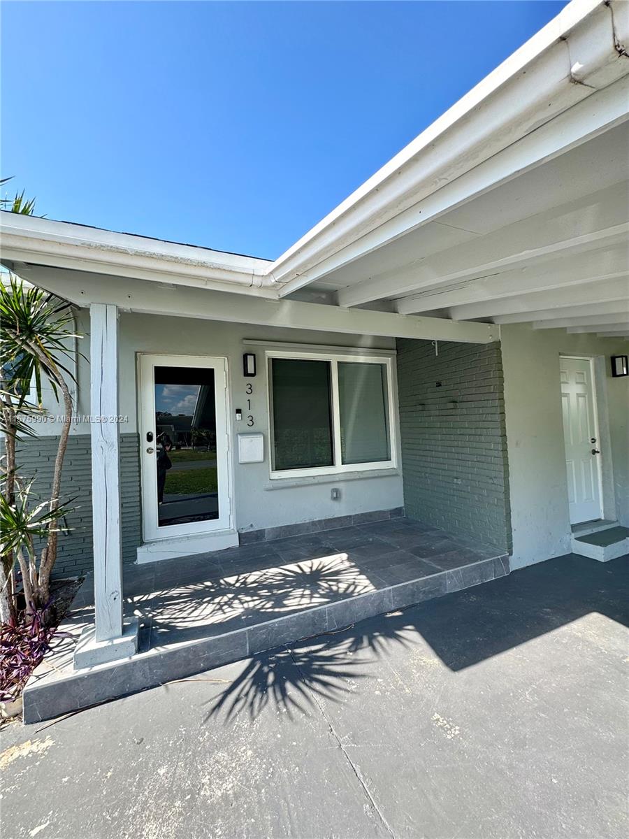 313 SW 7th Ct