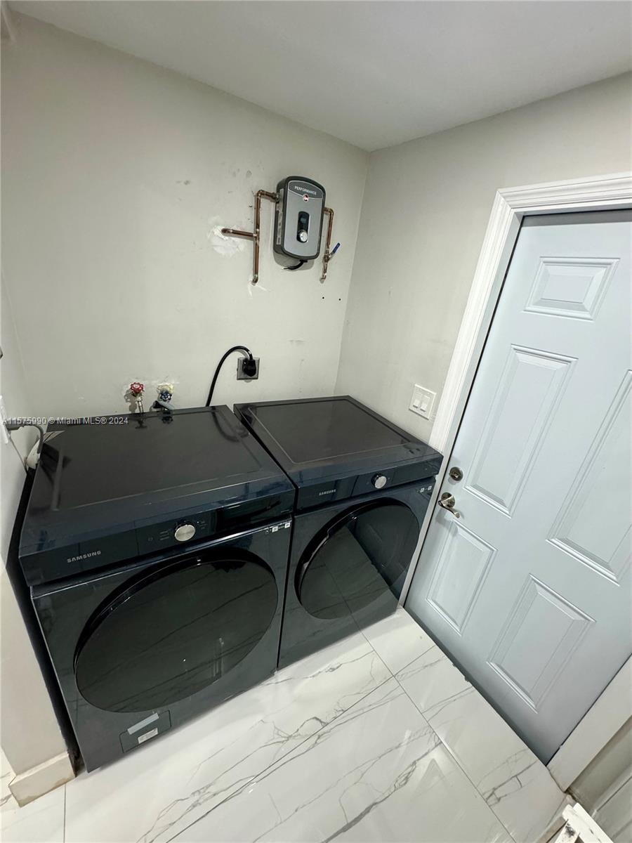 313 SW 7th Ct
