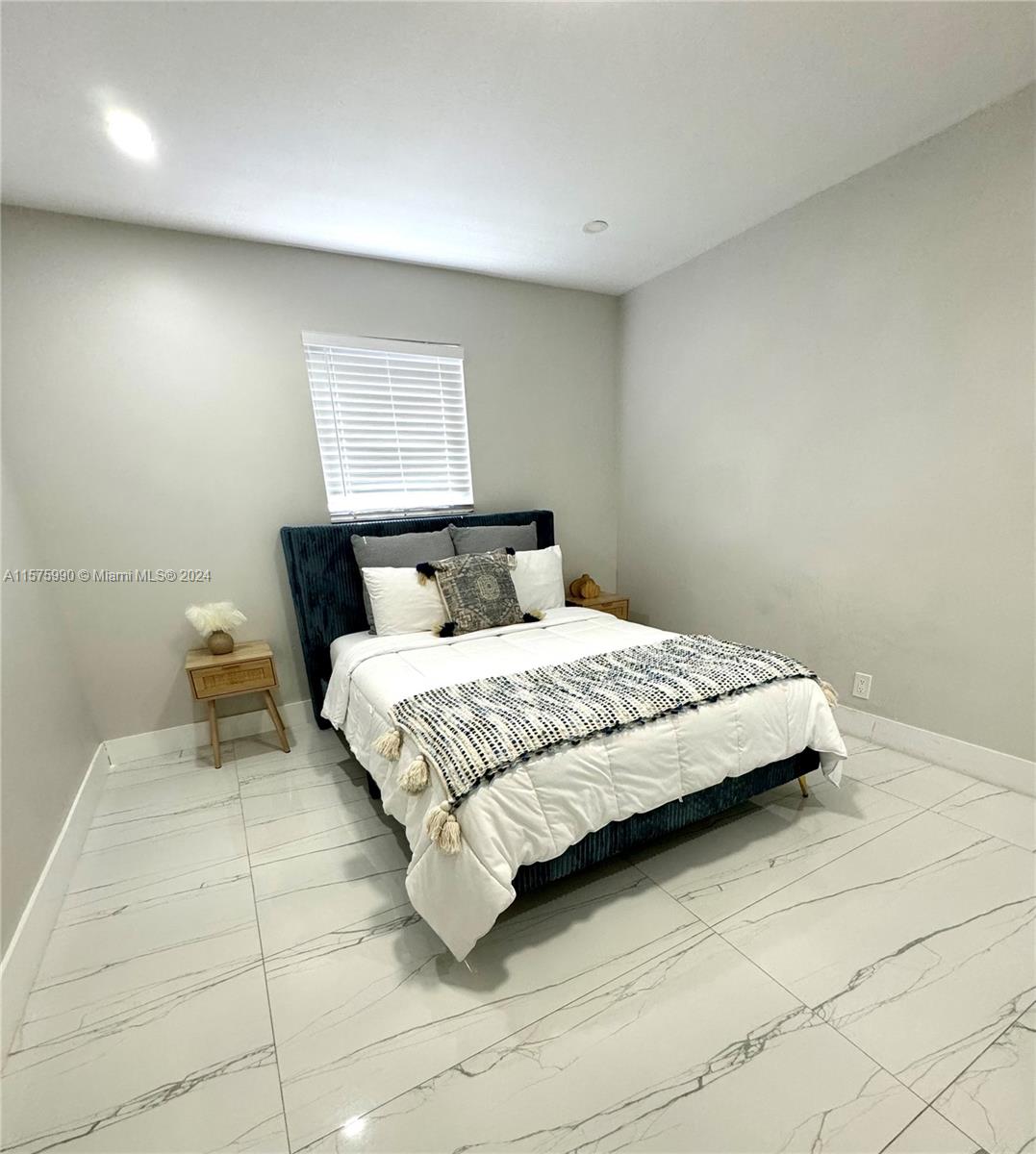 313 SW 7th Ct